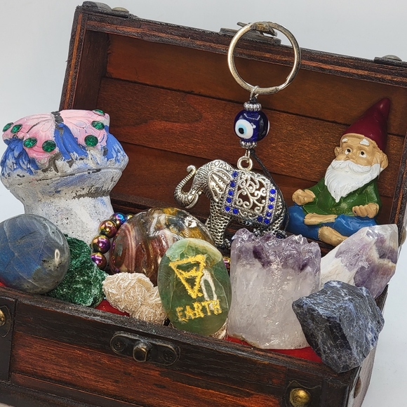 Treasure Chest of Crystals ❤️ - Picture 2 of 10